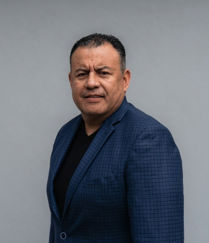 Walter Oliva, MBA — dual-licensed real estate agent (DRE #02425405) and mortgage loan originator (NMLS #2659514), Walk Thru Wealth